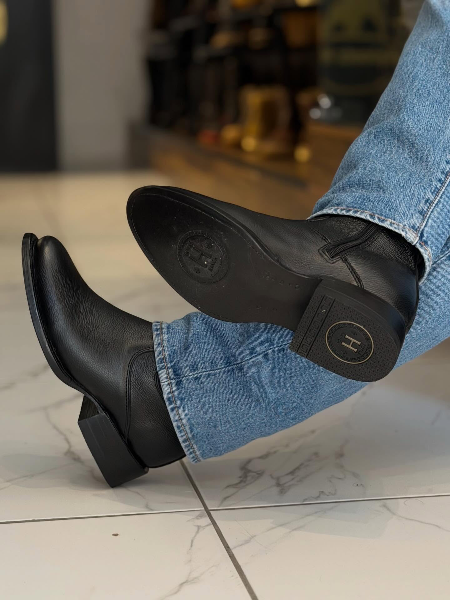 Stylish Men's Soft Leather Boots