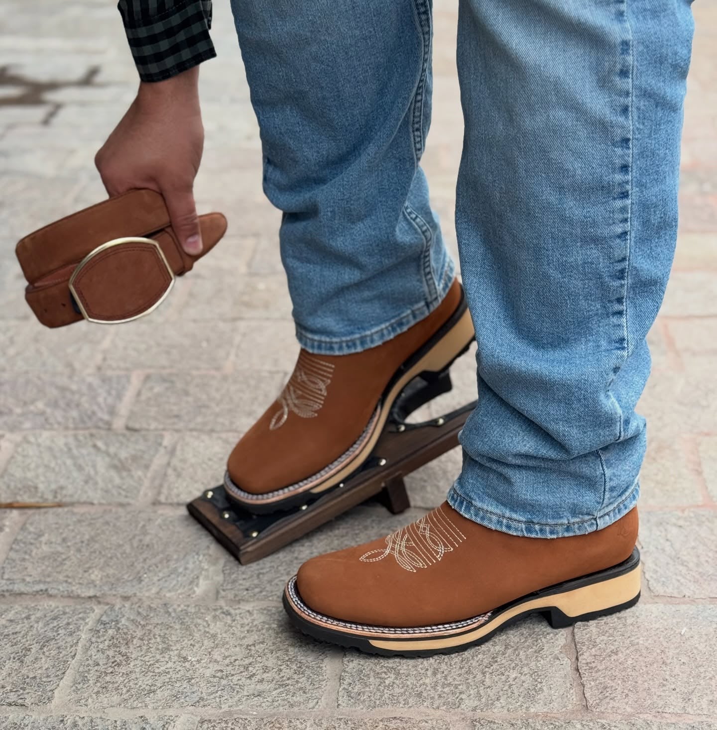 Men's Cracked Leather Square Toe Cowboy Boots