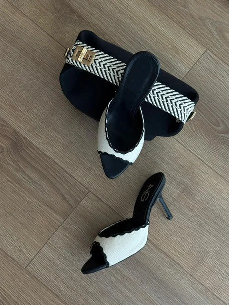 Line Heel Slippers Black